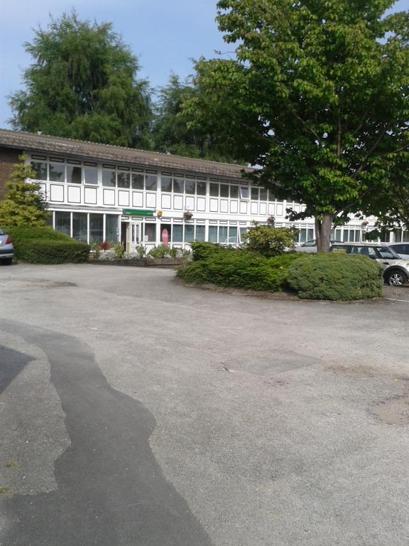 Altrincham Lodge Экстерьер фото